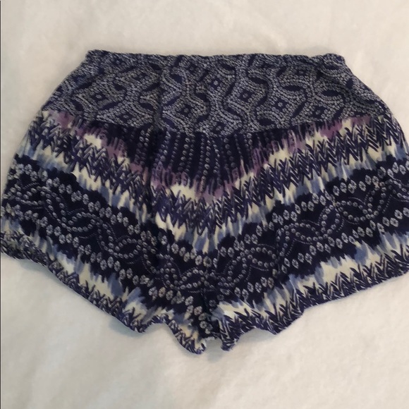 Patterned flowy shorts - Picture 2 of 2